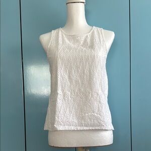 Elegant J. Crew White Sleeveless Top Size 4
Love 9